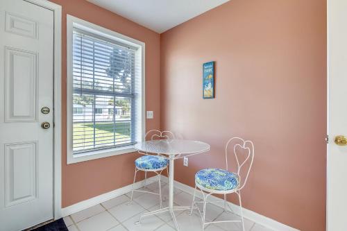 Coral Cottage at Bid-a-Wee by Book That Condo - image 6