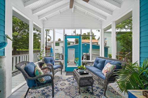 NEW!! Beaches Open! Umbrella and Chairs provided! Remodeled -The Blue Pelican - main image