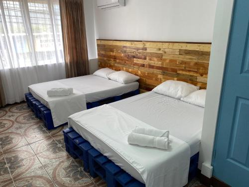 2 double beds