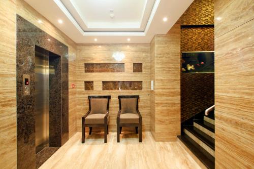 Vestibule, Hotel Golden Palace in Kolkata