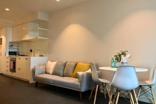 2BR on La Trobe - Iconic Views! Near Melb Central, Melbourne (photo 2)