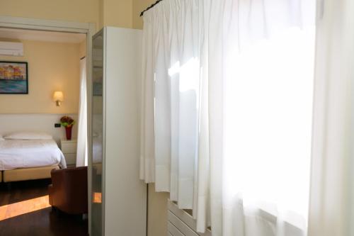 One-Bedroom Apartment image 1