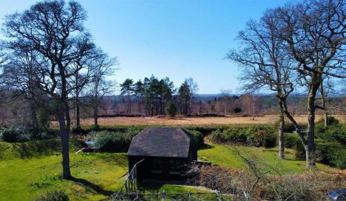 Bond's Cottage Barn