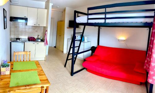 RED & GREEN Studio