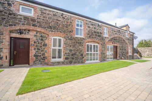Stable Court Apartments - image 4