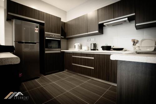 Kitchen, Bay Resort by Evernent in Commercial Center