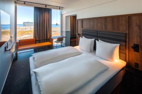 1 queen bed, 2 bunk beds