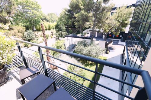 Balcony/terrace, Appart' Hotel La Girafe Marseille Est - Porte d'Aubagne in Saint-Menet