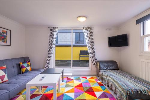 Family House with Secret Snug Roof Terrace gîte à louer Thistle Brighton