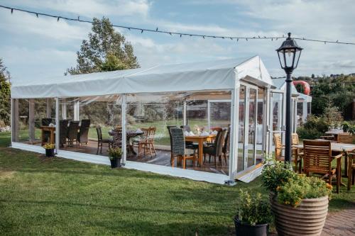 293907200 South Causey Inn