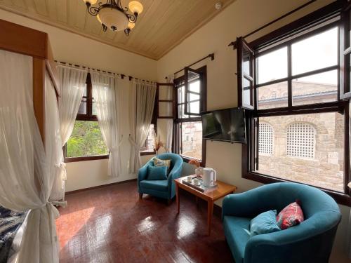 room detail thumbnail 1