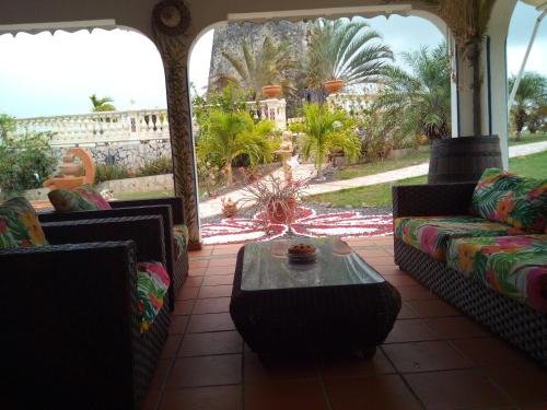 LE MOULIN DE LA BAIE piscine vue mer in Le Moule