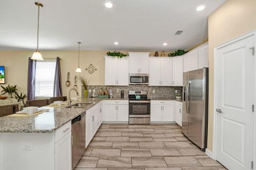 Stunning and Spacious Home Near Disney CDC Standards #RCG8521 - image 3