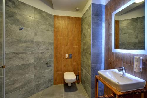 Motel EM - image 11