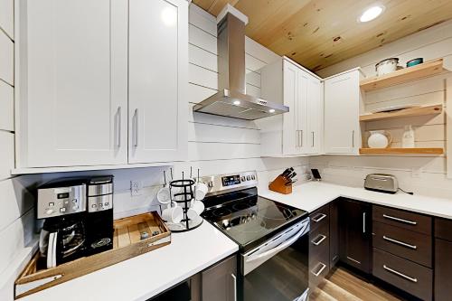 Exceptional Vacation Home in Pisgah Forest home - image 2
