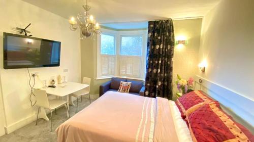 Modern and cosy studio flat, Londyn