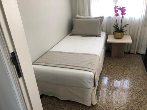 3 twin beds