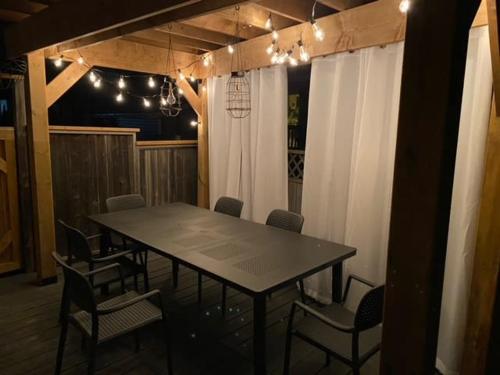 The Gathering Place - Lovely renovated home in the heart of Wellington