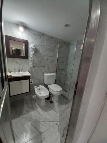 Bathroom, Hotel San Carlos in Balvanera