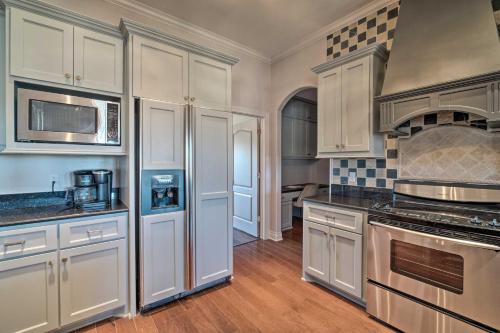 Luxurious Aggieland Retreat - 14 Mi to AandM! - image 4
