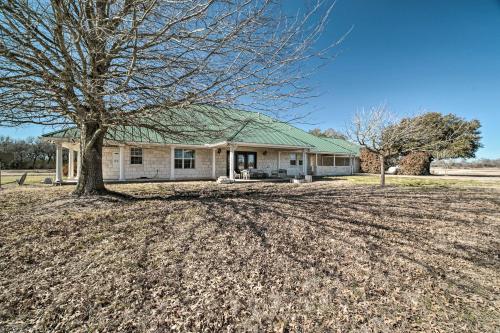 Luxurious Aggieland Retreat - 14 Mi to AandM!