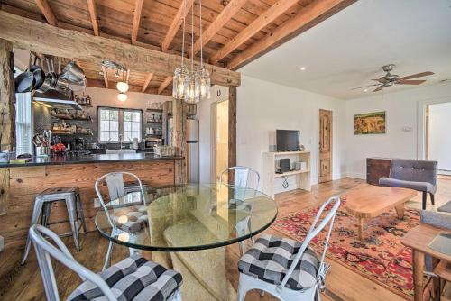 Charming Cottage with Yard - 2 Mi to Tinker St! in West Hurley