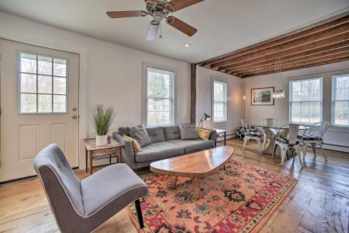 Charming Cottage with Yard - 2 Mi to Tinker St! in West Hurley
