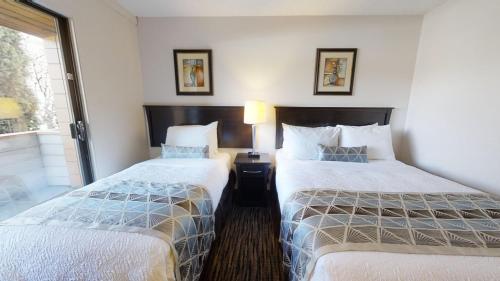 Family Suite with Two Queen Beds & Single Bed