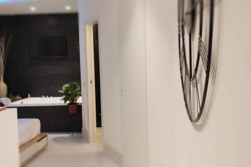 Elegante open space con vasca idromassaggio a Trastevere, Roma (foto 2)