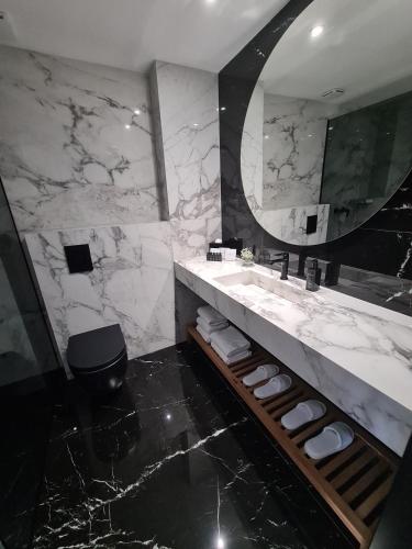 293949376 Grand Hotel Adriatic
