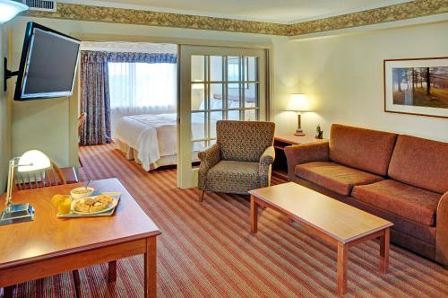 Coastal Inn Halifax Room Type - Suite