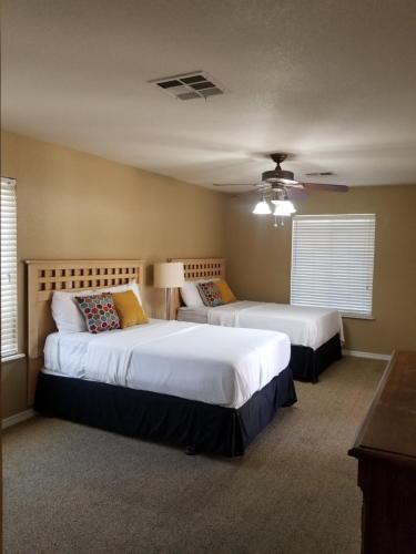 CLOSE TO STRIP, Very Private, GATED, Huge Floorplan, WIFI, Washer&Dryer in East of The Strip