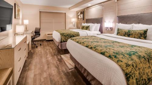 Queen Room with Two Queen Beds - Non-Smoking