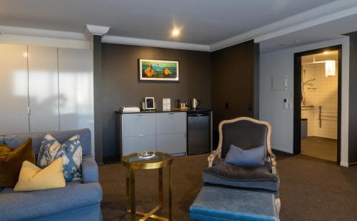 Superior Suite image 10