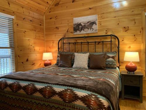 Pleasant Hollow cabin - image 2