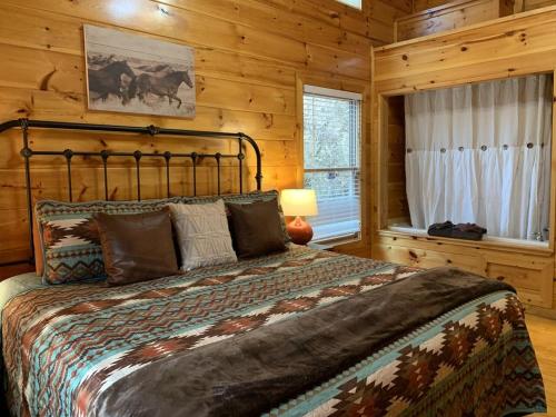 Pleasant Hollow cabin - image 4