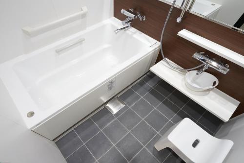 293982270 Holiday Inn & Suites Shin Osaka by IHG