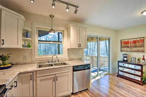 Renovated Chalet-Style Escape Less Than 1 Mi to Town! - image 5