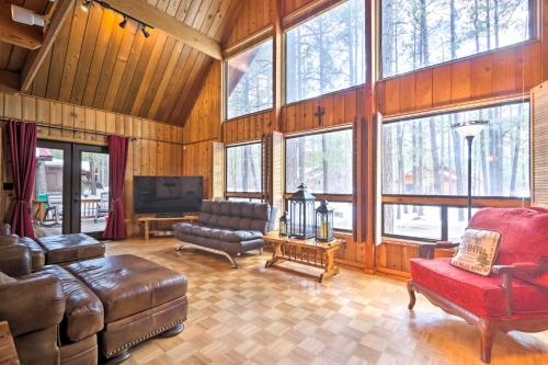 Woodsy Pinetop Cabin - Hike Golf and Paddle! - main image