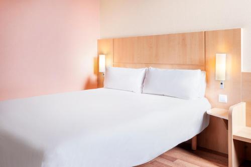 B&B Hotel Barcelona Mataro Ibis Barcelona Mataro is conveniently located in the popular Mataro area. The property has everything you need for a comfortable stay. Service-minded staff will welcome and guide you at Ibis Barcelona