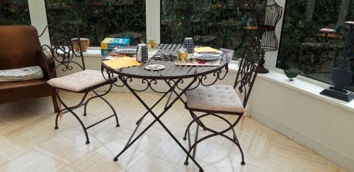 LE CHALET SUISS - Chambre Santorin in เลอวิเซล