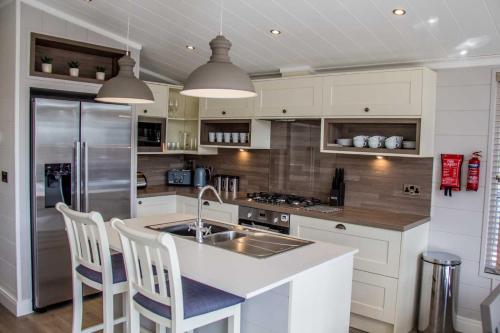 High Oaks Grange - Contemporary Lodges