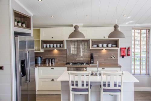 virtuve, High Oaks Grange - Contemporary Lodges in Thornton Dale