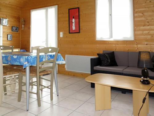 Holiday Home Le Chalet - LOY107 gîte à louer Plobannalec-Lesconil