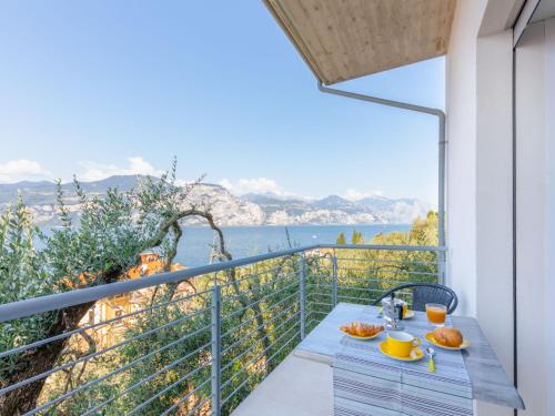  Apartment La Maison Blanche by Interhome, Pension in Brenzone sul Garda bei Ferrara di Monte Baldo