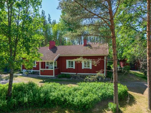 Holiday Home Pikkupehtoori by Interhome - Hirsjärvi