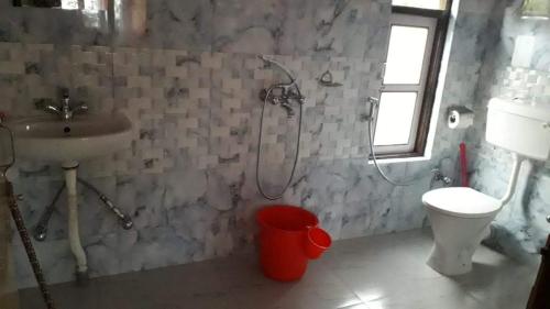 Single Room image 3