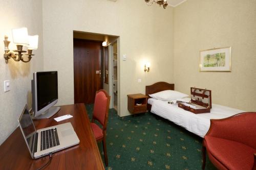 Classic Single Room image 3