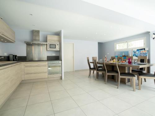 Holiday Home Villa du Littoral by Interhome near Le Quai 2