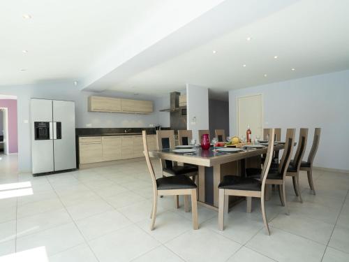 Holiday Home Villa du Littoral by Interhome near Le Quai 2
